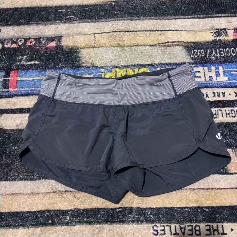 lululemon athletica vintage Women's gray run speed Shorts 4